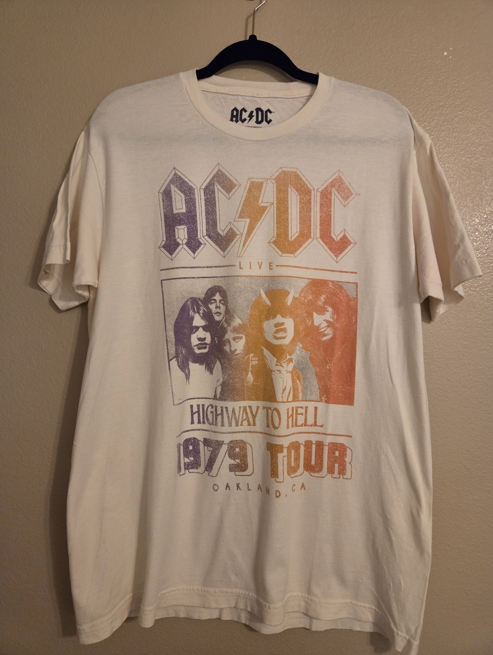 AC/DC Vintage-Style Iconic Graphic‎ Crewneck Short Sleeve Band Tee Men's Size L